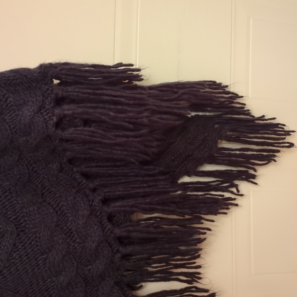 Navy blue knit poncho - Picture 4 of 7